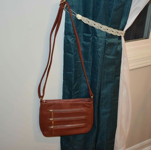 RUE 21 SLING BAG - Picture 3 of 7